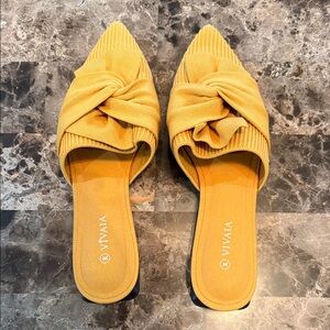 VIVAIA Women's Mustard Knotted Mules